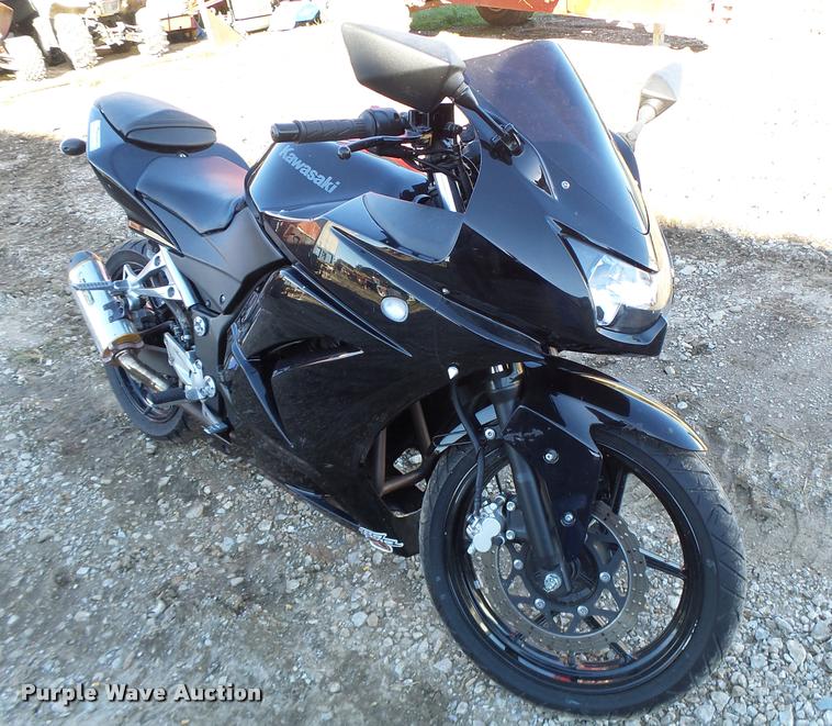 image for item CC9417 2011 Kawasaki EX250-J motorcycle