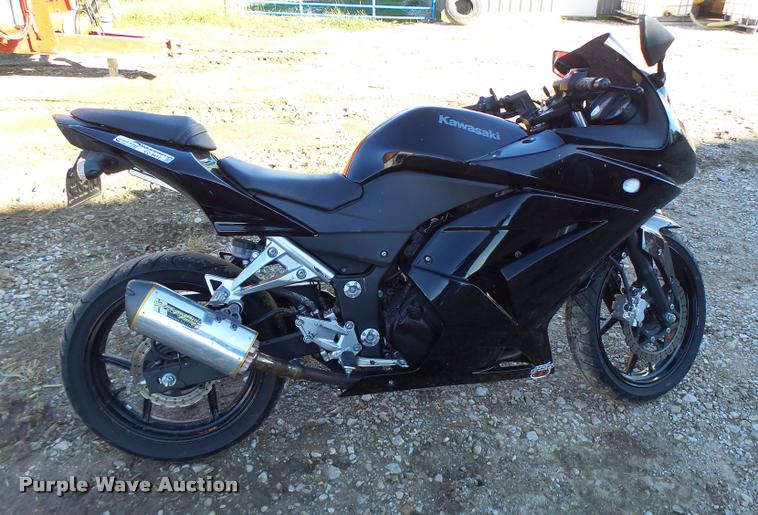 image for item CC9417 2011 Kawasaki EX250-J motorcycle