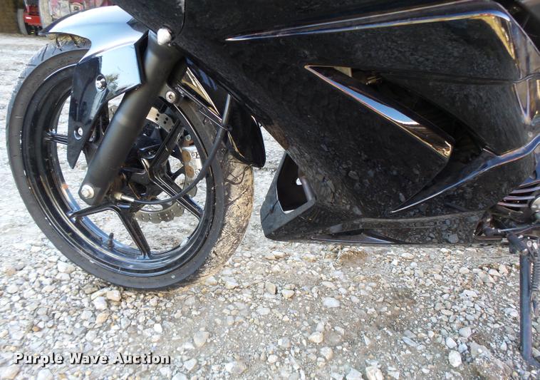 image for item CC9417 2011 Kawasaki EX250-J motorcycle