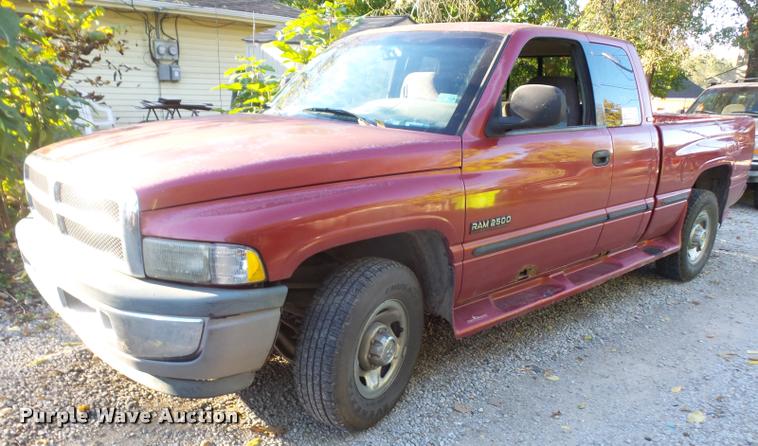 image for item DA3906 1999 Dodge Ram 2500 Quad Cab pickup truck