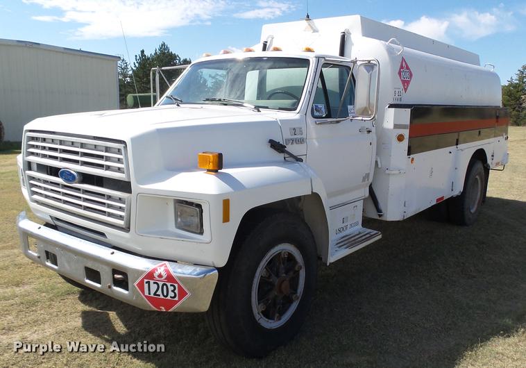 image for item DA4611 1994 Ford F700 fuel truck