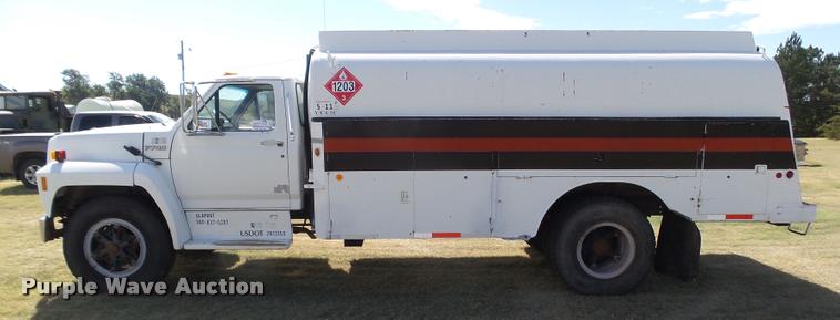 image for item DA4611 1994 Ford F700 fuel truck