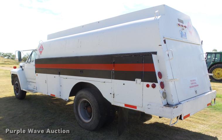 image for item DA4611 1994 Ford F700 fuel truck