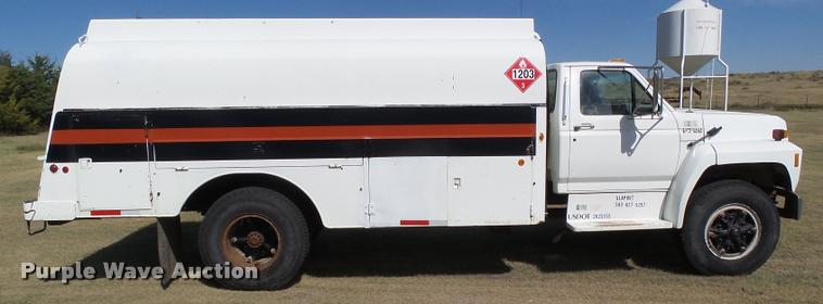 image for item DA4611 1994 Ford F700 fuel truck