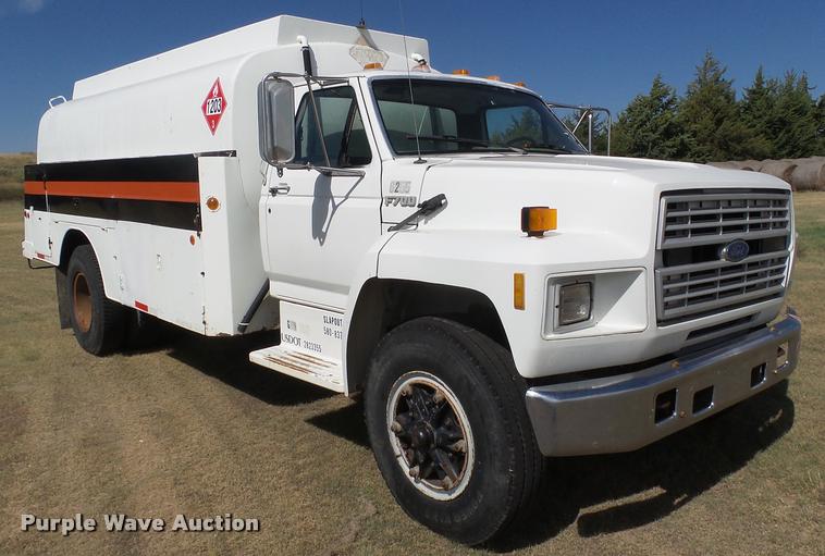 image for item DA4611 1994 Ford F700 fuel truck