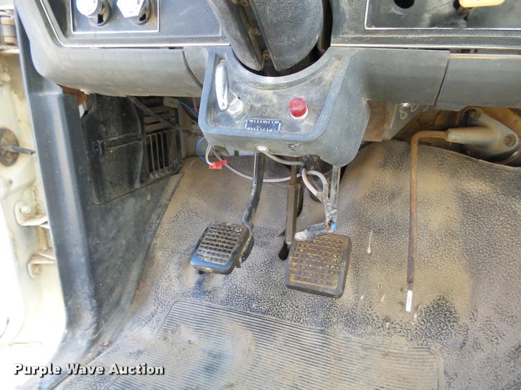 image for item DA4611 1994 Ford F700 fuel truck