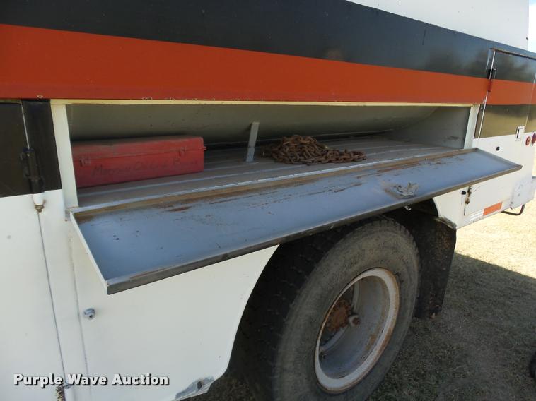 image for item DA4611 1994 Ford F700 fuel truck