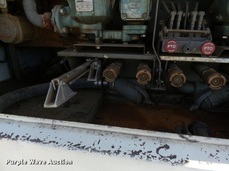 image for item DA4611 1994 Ford F700 fuel truck