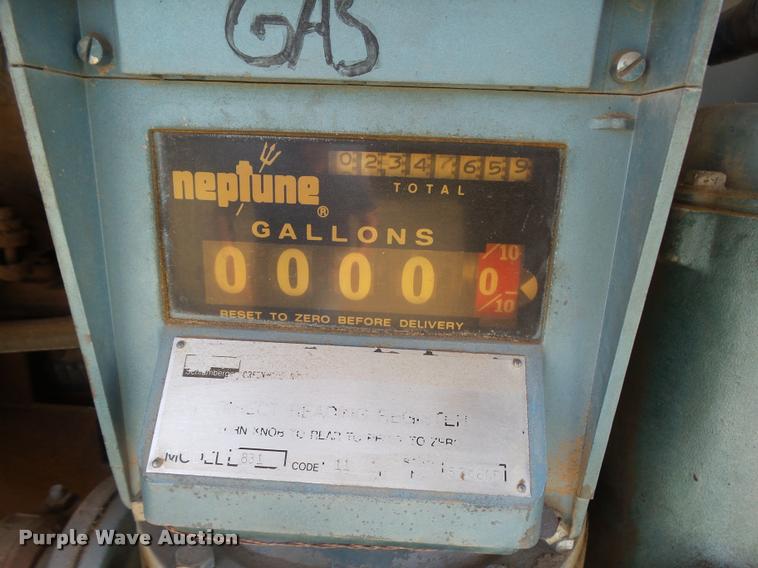 image for item DA4611 1994 Ford F700 fuel truck