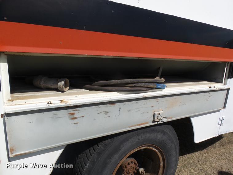 image for item DA4611 1994 Ford F700 fuel truck