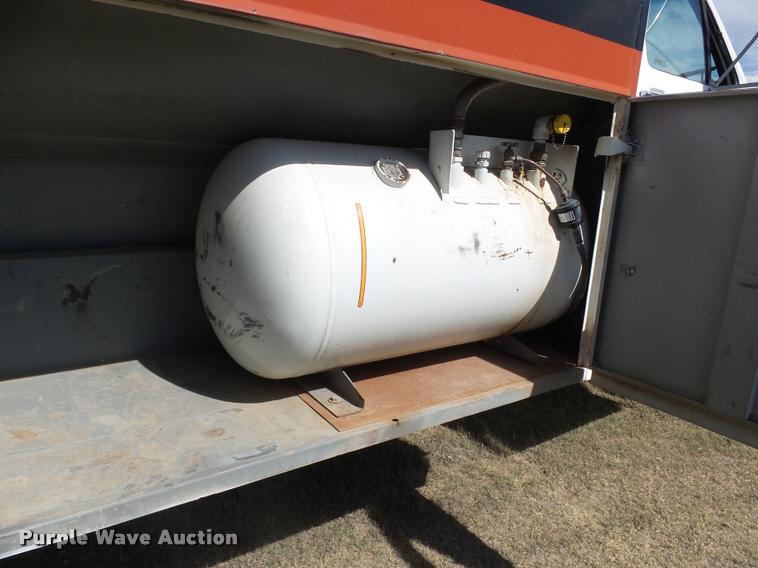 image for item DA4611 1994 Ford F700 fuel truck