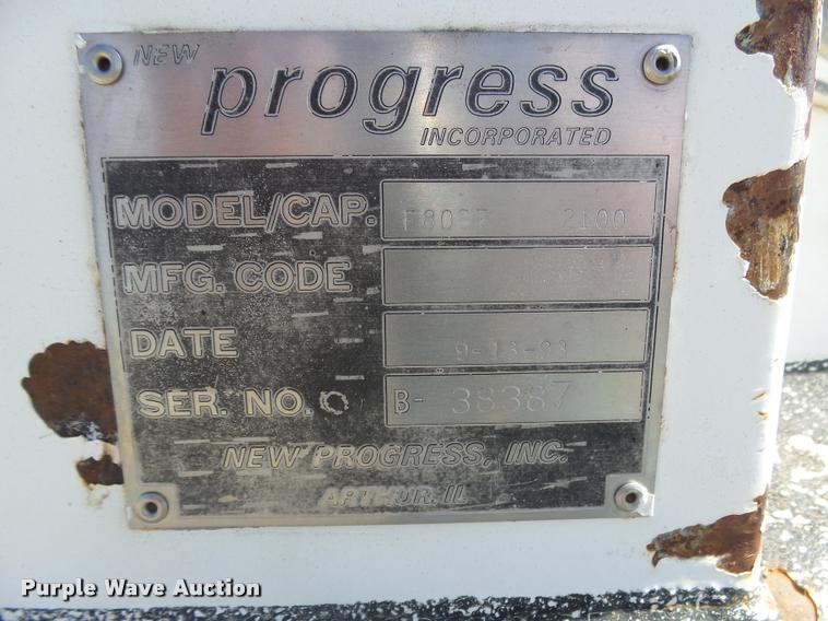 image for item DA4611 1994 Ford F700 fuel truck