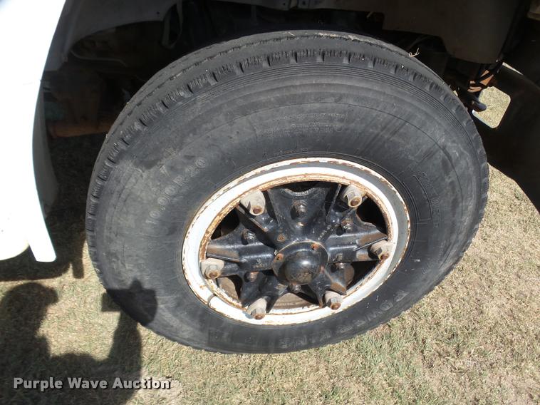 image for item DA4611 1994 Ford F700 fuel truck