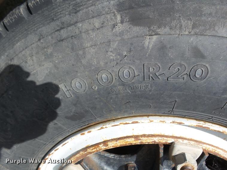 image for item DA4611 1994 Ford F700 fuel truck