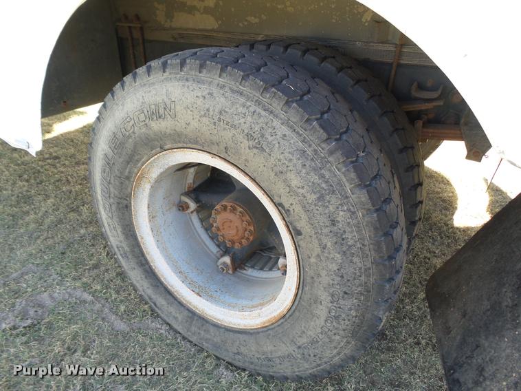 image for item DA4611 1994 Ford F700 fuel truck