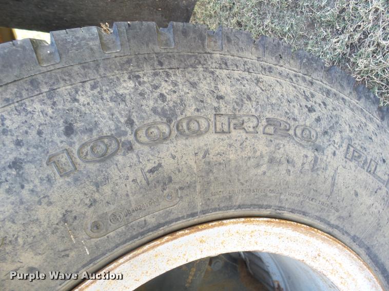 image for item DA4611 1994 Ford F700 fuel truck