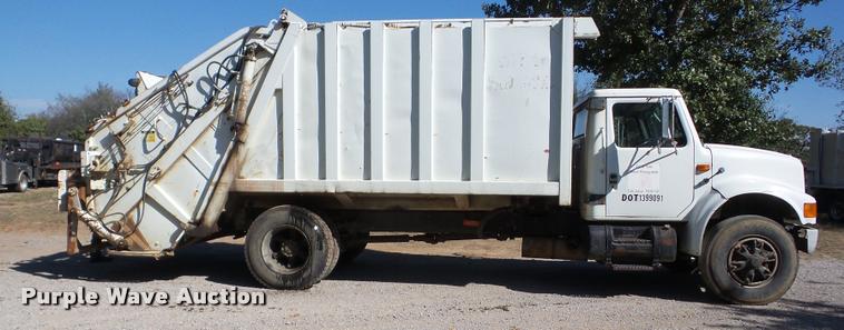 image for item J8725 1993 International 4900 refuse truck