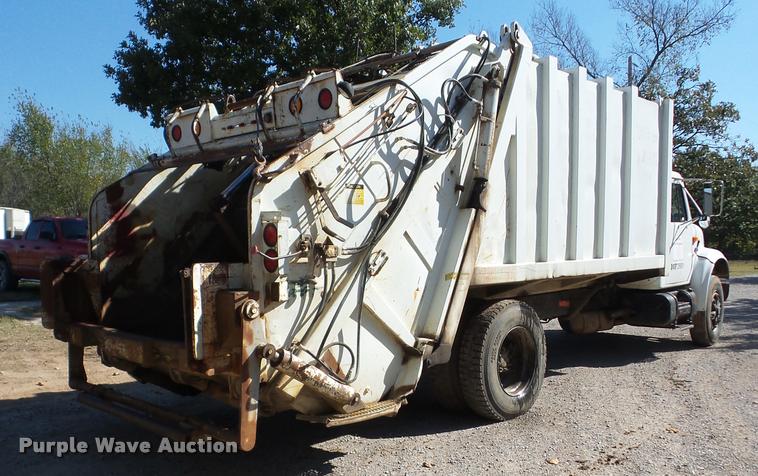 image for item J8725 1993 International 4900 refuse truck