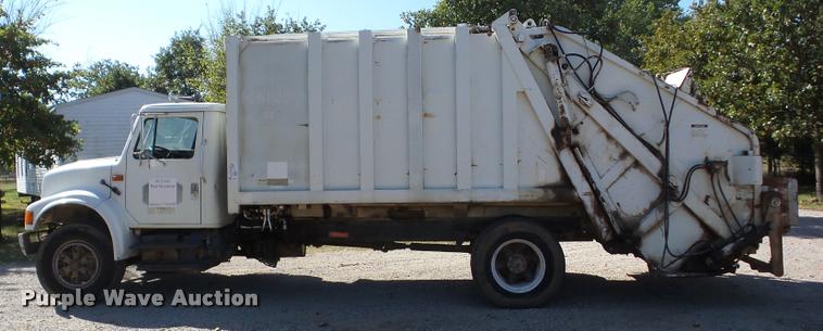 image for item J8725 1993 International 4900 refuse truck