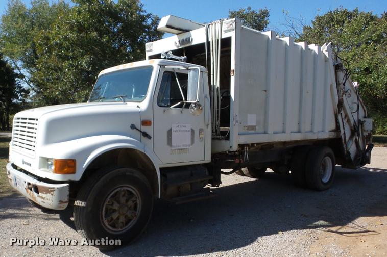 image for item J8725 1993 International 4900 refuse truck