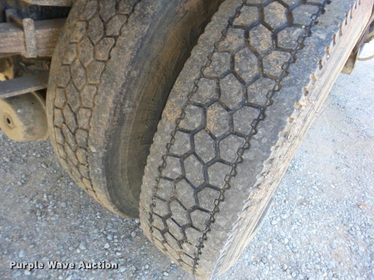 image for item J8725 1993 International 4900 refuse truck