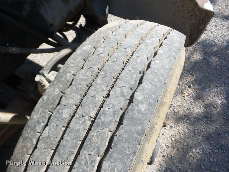 image for item J8725 1993 International 4900 refuse truck