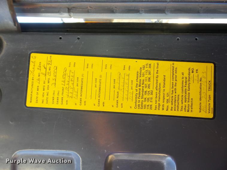 image for item J8725 1993 International 4900 refuse truck