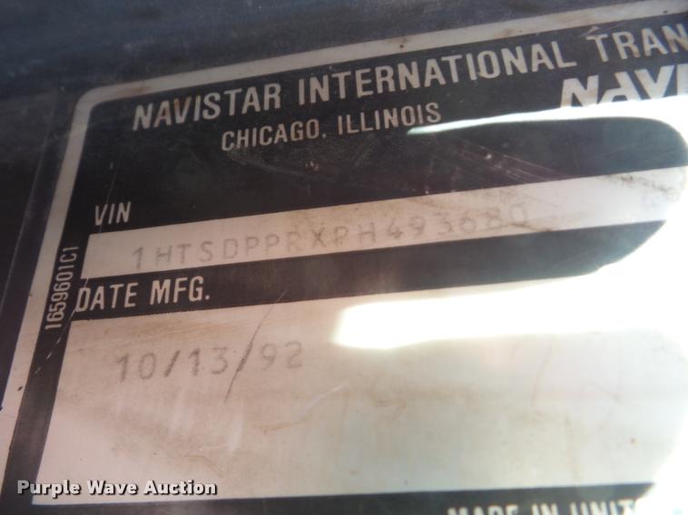 image for item J8725 1993 International 4900 refuse truck