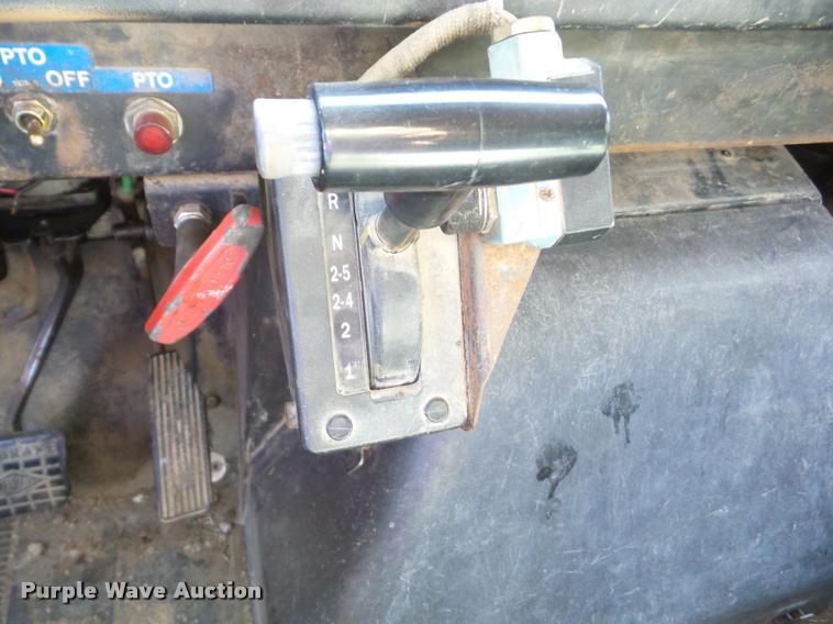 image for item J8725 1993 International 4900 refuse truck