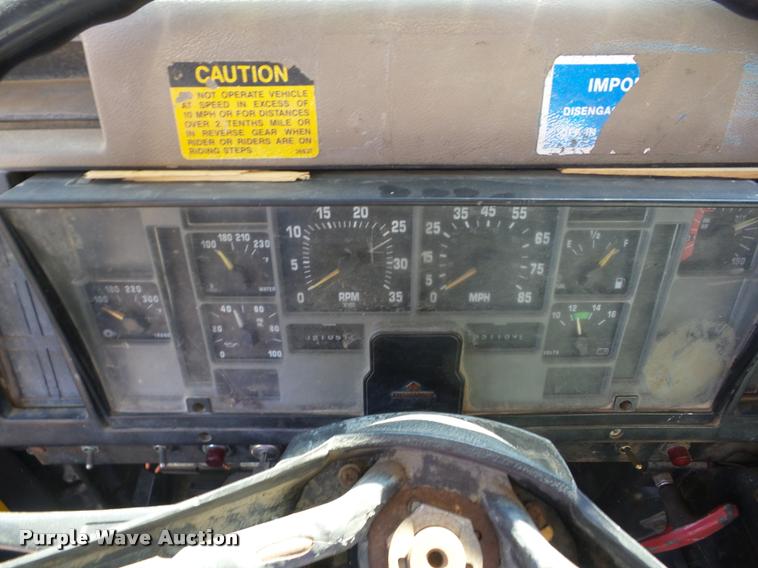 image for item J8725 1993 International 4900 refuse truck