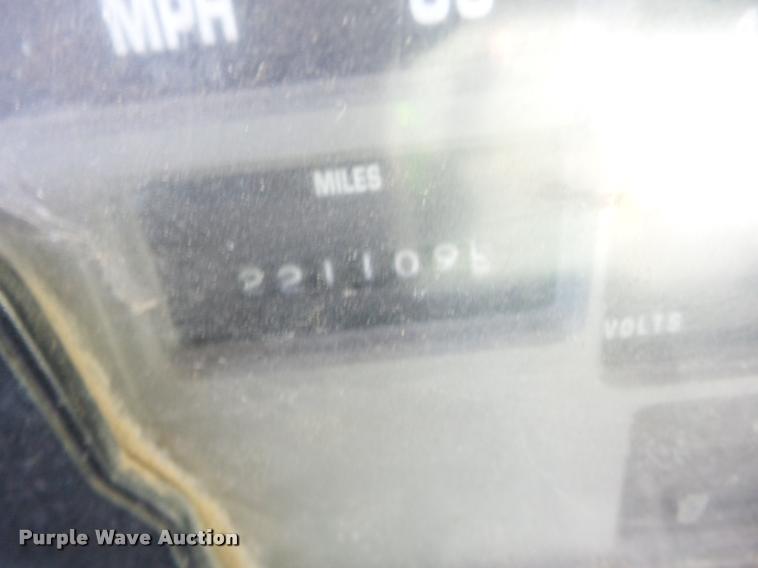 image for item J8725 1993 International 4900 refuse truck