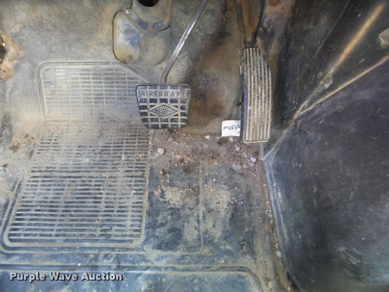 image for item J8725 1993 International 4900 refuse truck