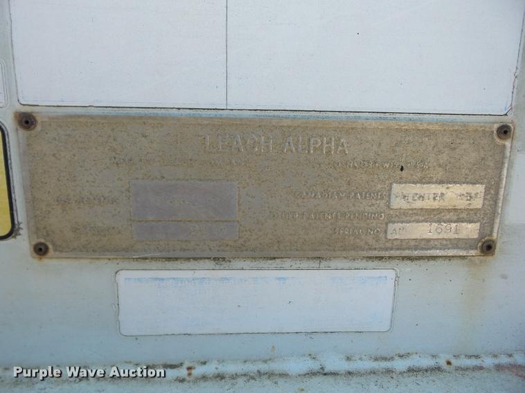 image for item J8725 1993 International 4900 refuse truck