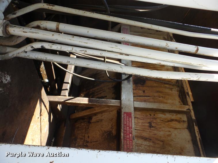 image for item J8725 1993 International 4900 refuse truck