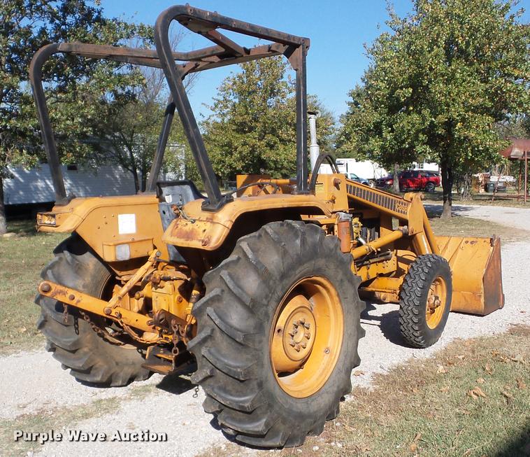 image for item J8727 1975 Case 380LL landscape tractor