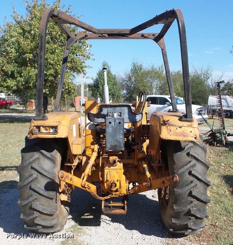 image for item J8727 1975 Case 380LL landscape tractor