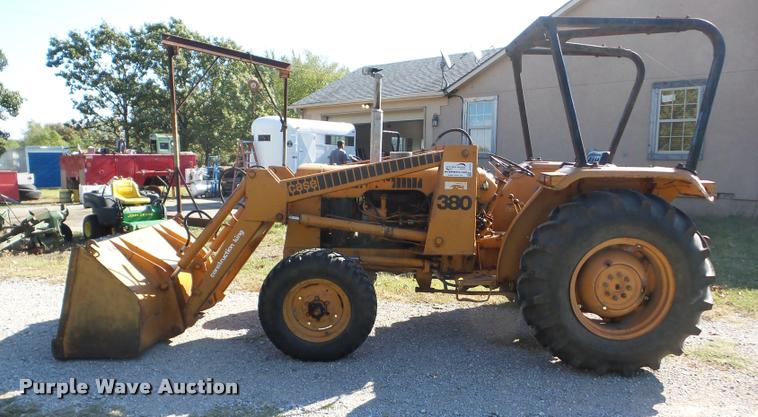 image for item J8727 1975 Case 380LL landscape tractor