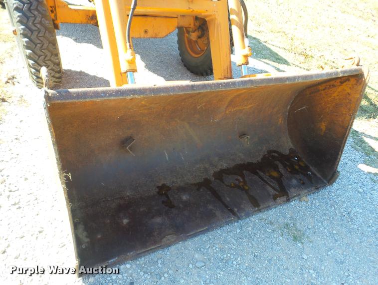 image for item J8727 1975 Case 380LL landscape tractor