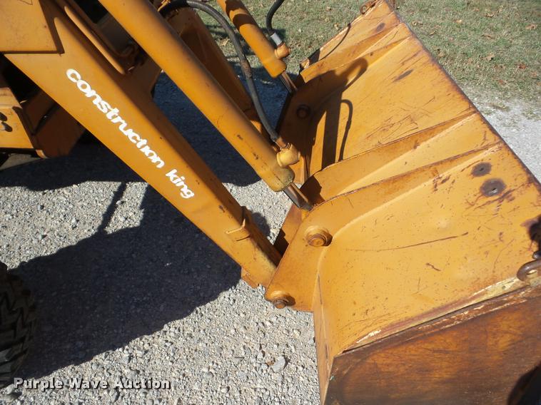 image for item J8727 1975 Case 380LL landscape tractor