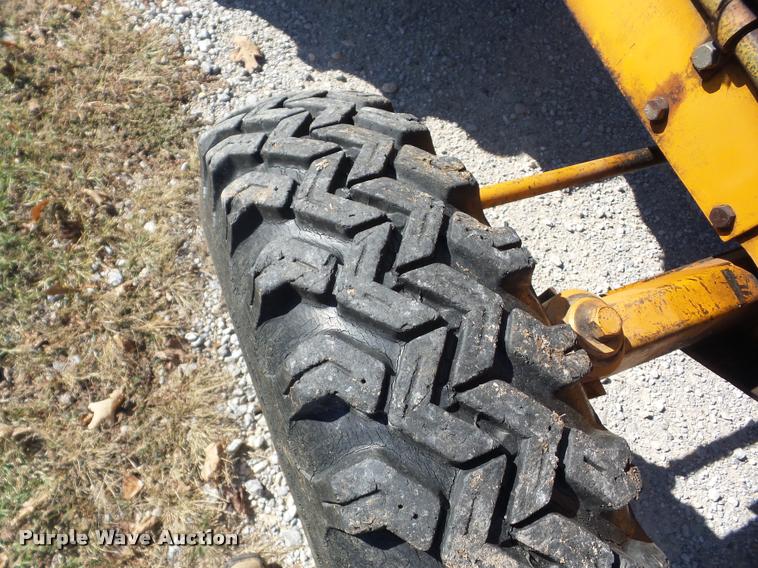 image for item J8727 1975 Case 380LL landscape tractor