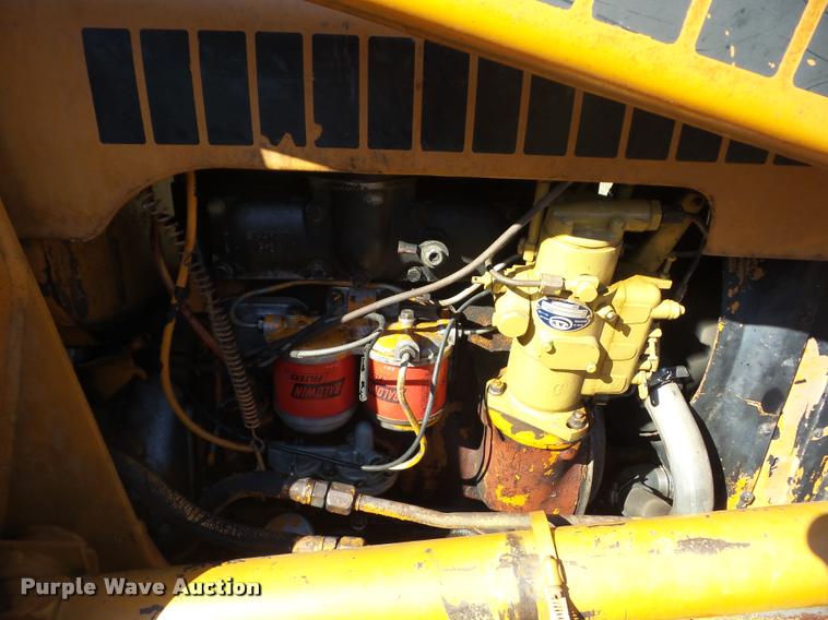 image for item J8727 1975 Case 380LL landscape tractor