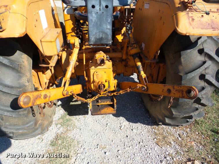 image for item J8727 1975 Case 380LL landscape tractor