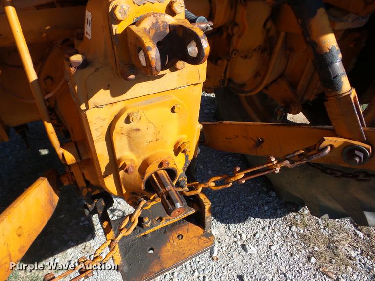 image for item J8727 1975 Case 380LL landscape tractor