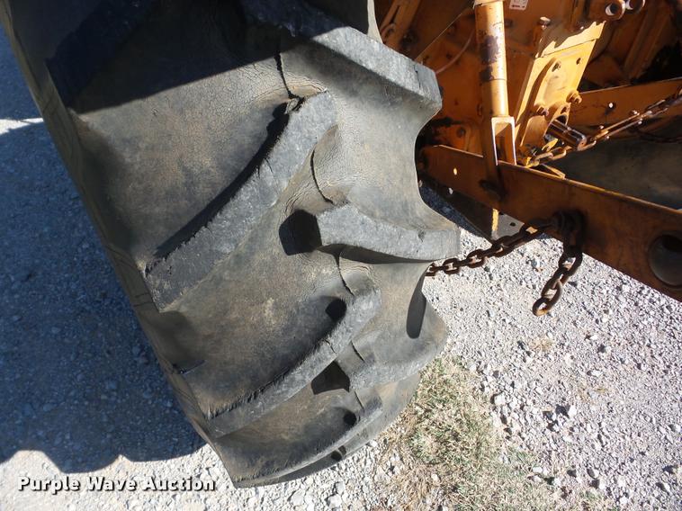 image for item J8727 1975 Case 380LL landscape tractor