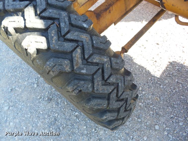 image for item J8727 1975 Case 380LL landscape tractor