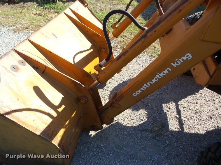 image for item J8727 1975 Case 380LL landscape tractor