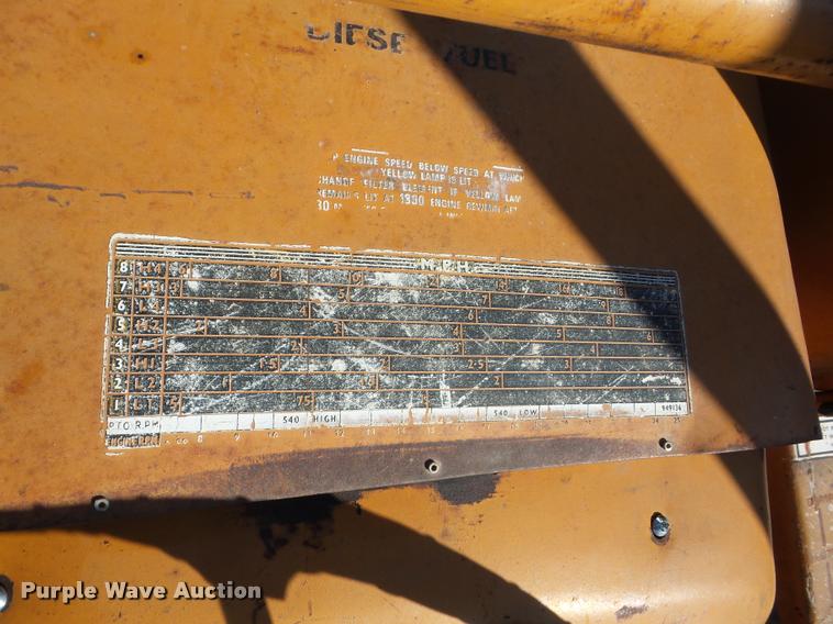 image for item J8727 1975 Case 380LL landscape tractor