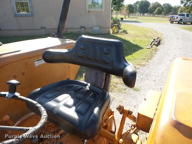 image for item J8727 1975 Case 380LL landscape tractor