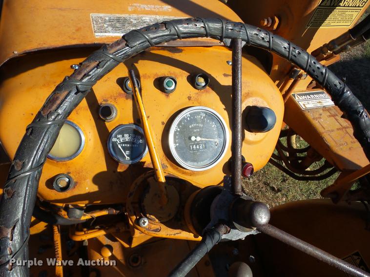 image for item J8727 1975 Case 380LL landscape tractor