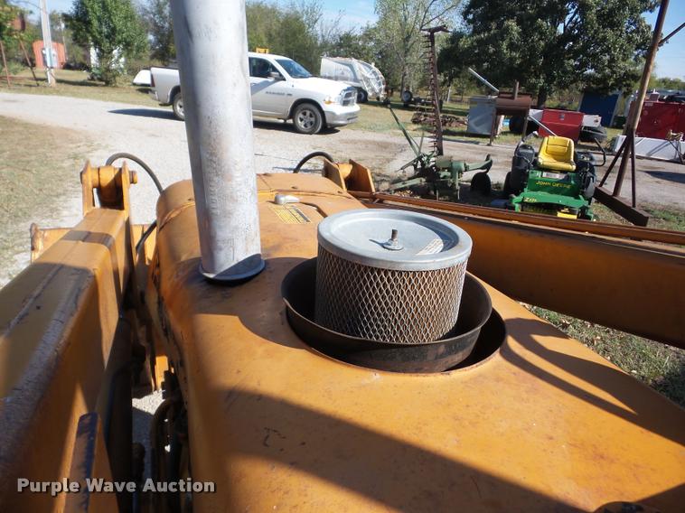 image for item J8727 1975 Case 380LL landscape tractor